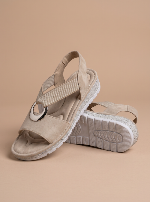 Elara - Comfortable Orthopedic Sandals, khaki sandalen clean uitgelicht op warme beige studio-achtergrond
